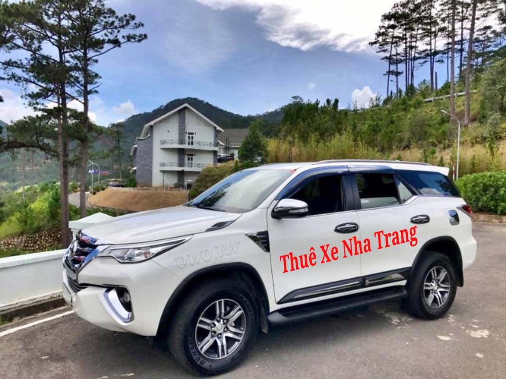 Tự do và độc lập tại Nha Trang với xe 7 chỗ thuê.